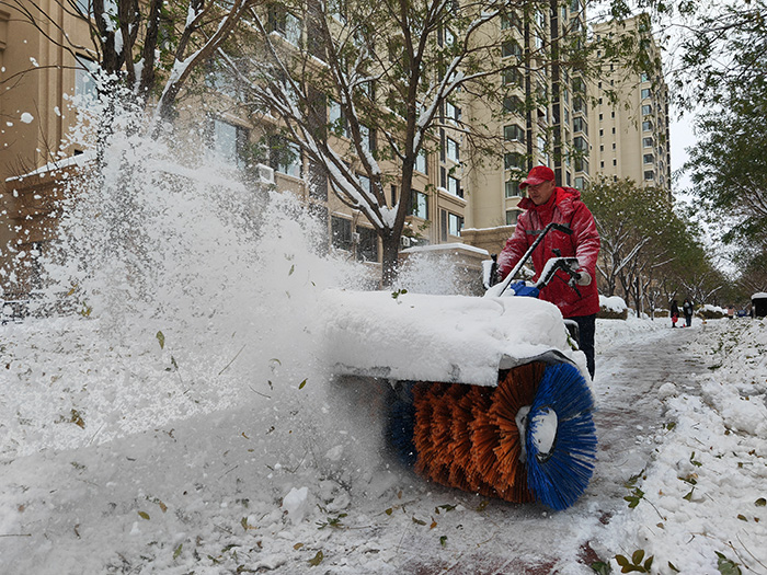 立冬节气大雪寒潮，金泰物业“浴雪”奋战(图6)