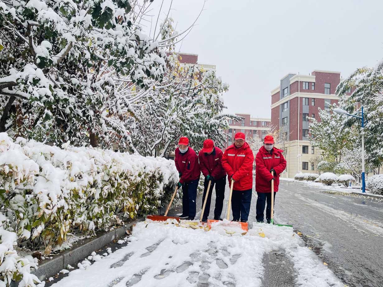 雪未停，身先行，金泰物业“浴雪”奋战